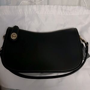 *BNWT* Coach Swinger